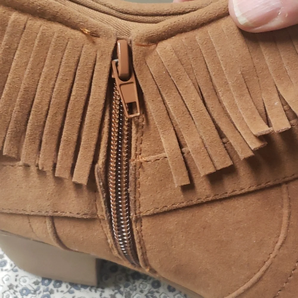 ETC women’s fringed ankle boots size 8/9